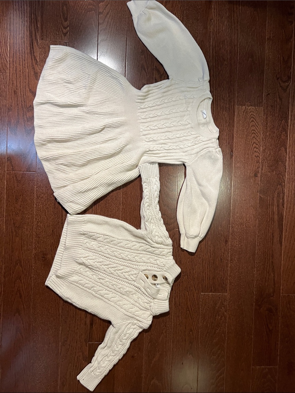 Baby GAP sibling set. Cream cable knit size 4T dress and 2T